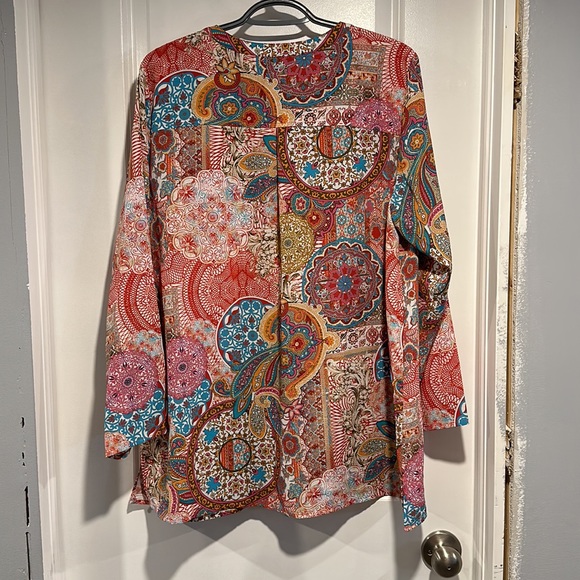 NWT- Joan Rivers, Classics Collection, Printed Textured Blouse, Long Sleeves - Picture 7 of 9